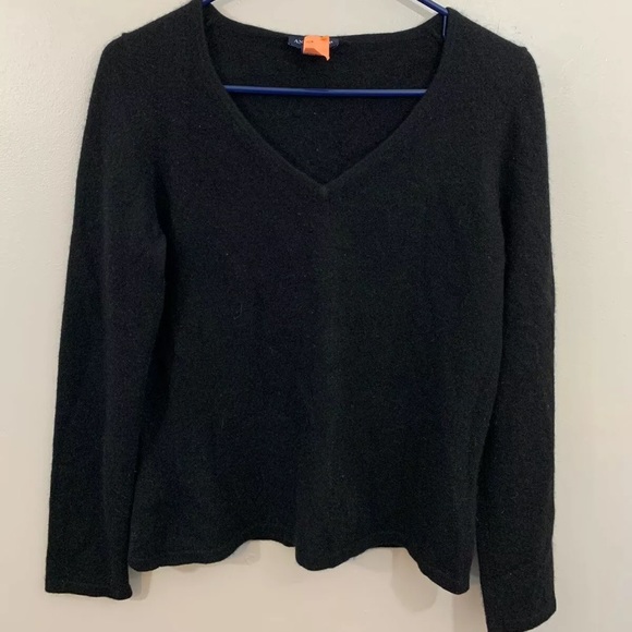 Ann Taylor 100% Cashmere Large VNeck Black sweater - Picture 2 of 5